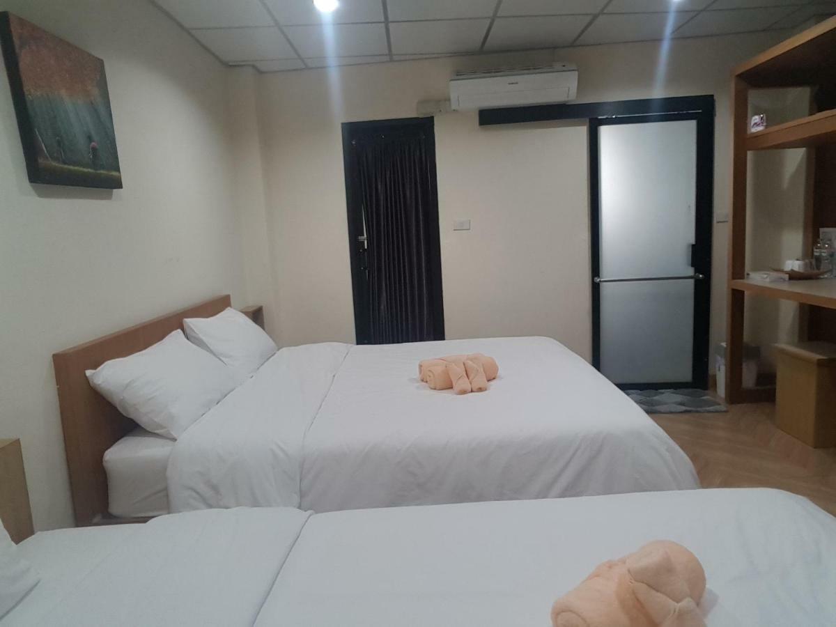 Double D Rooms & Cafe Bangkok Zewnętrze zdjęcie